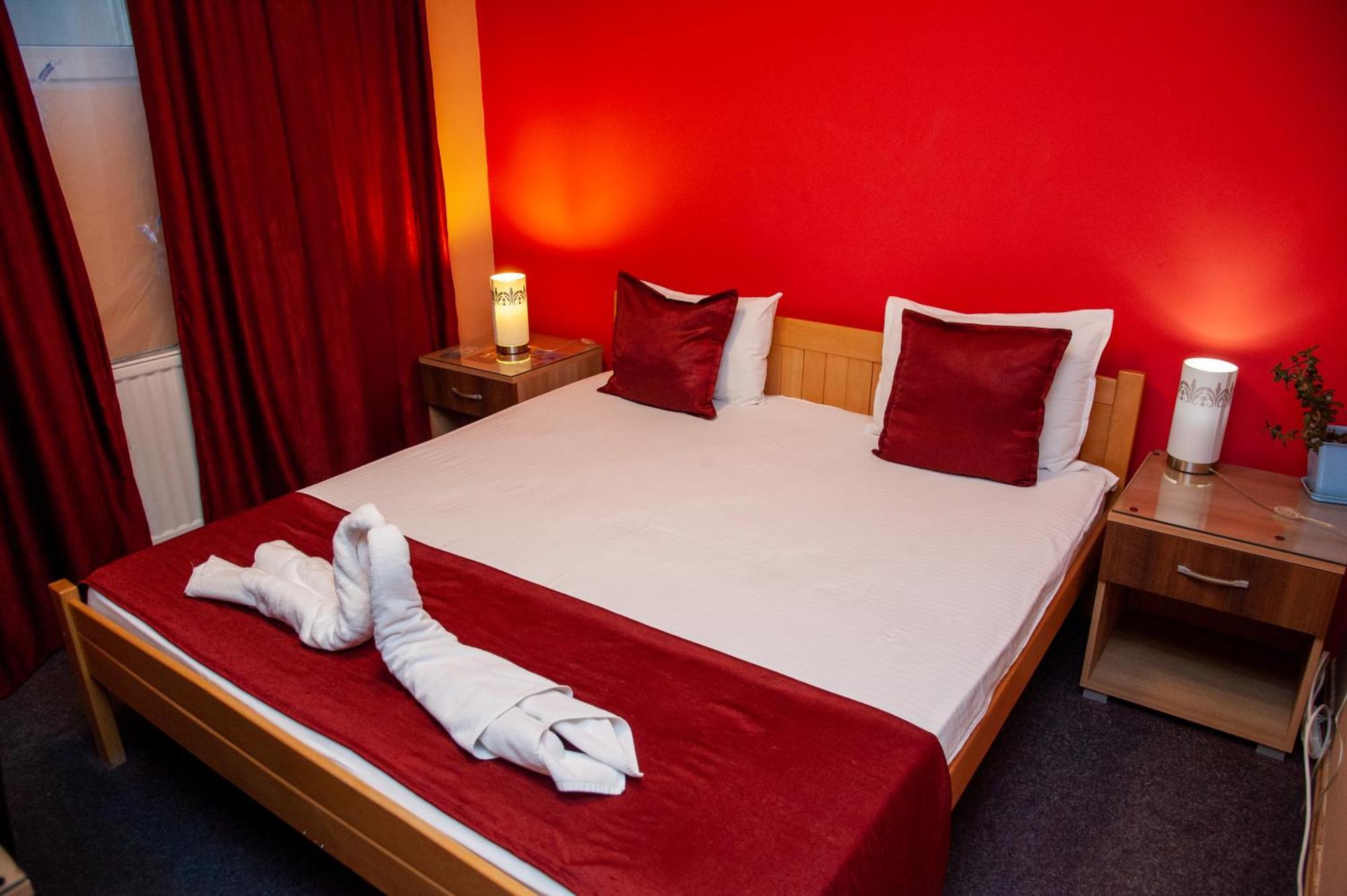 Hotel North City Titova Mitrovica Eksteriør billede