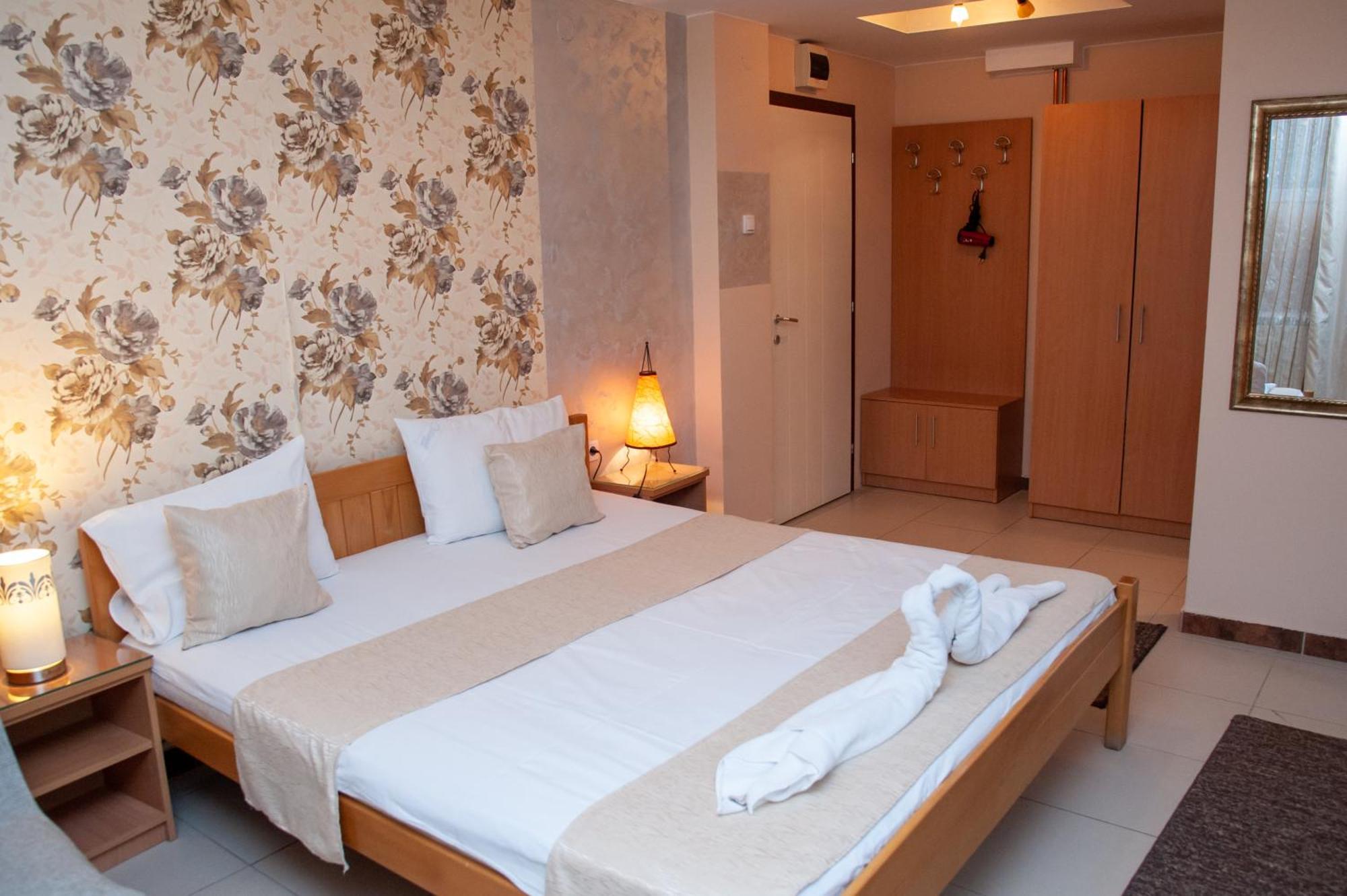Hotel North City Titova Mitrovica Eksteriør billede