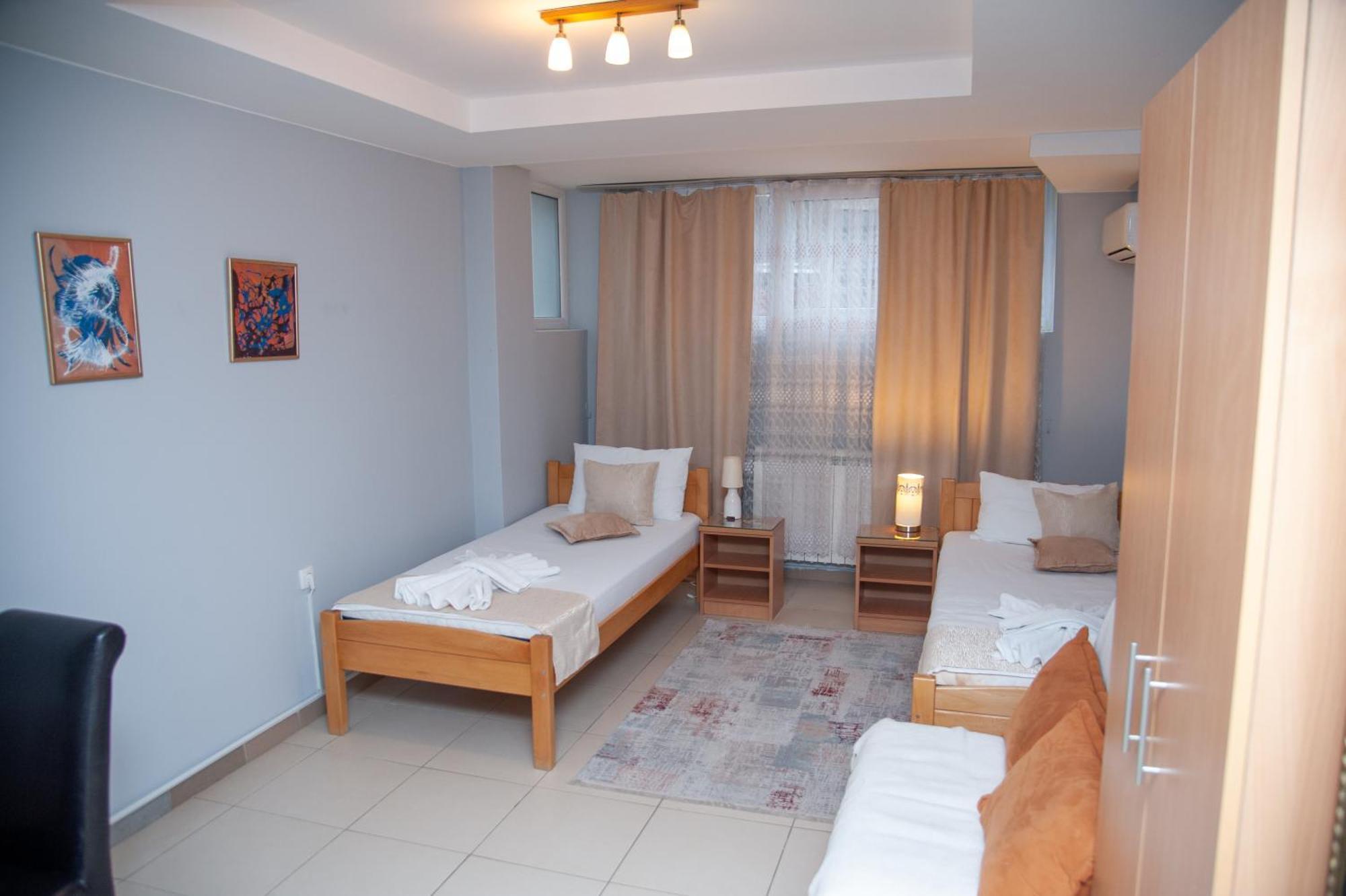 Hotel North City Titova Mitrovica Eksteriør billede