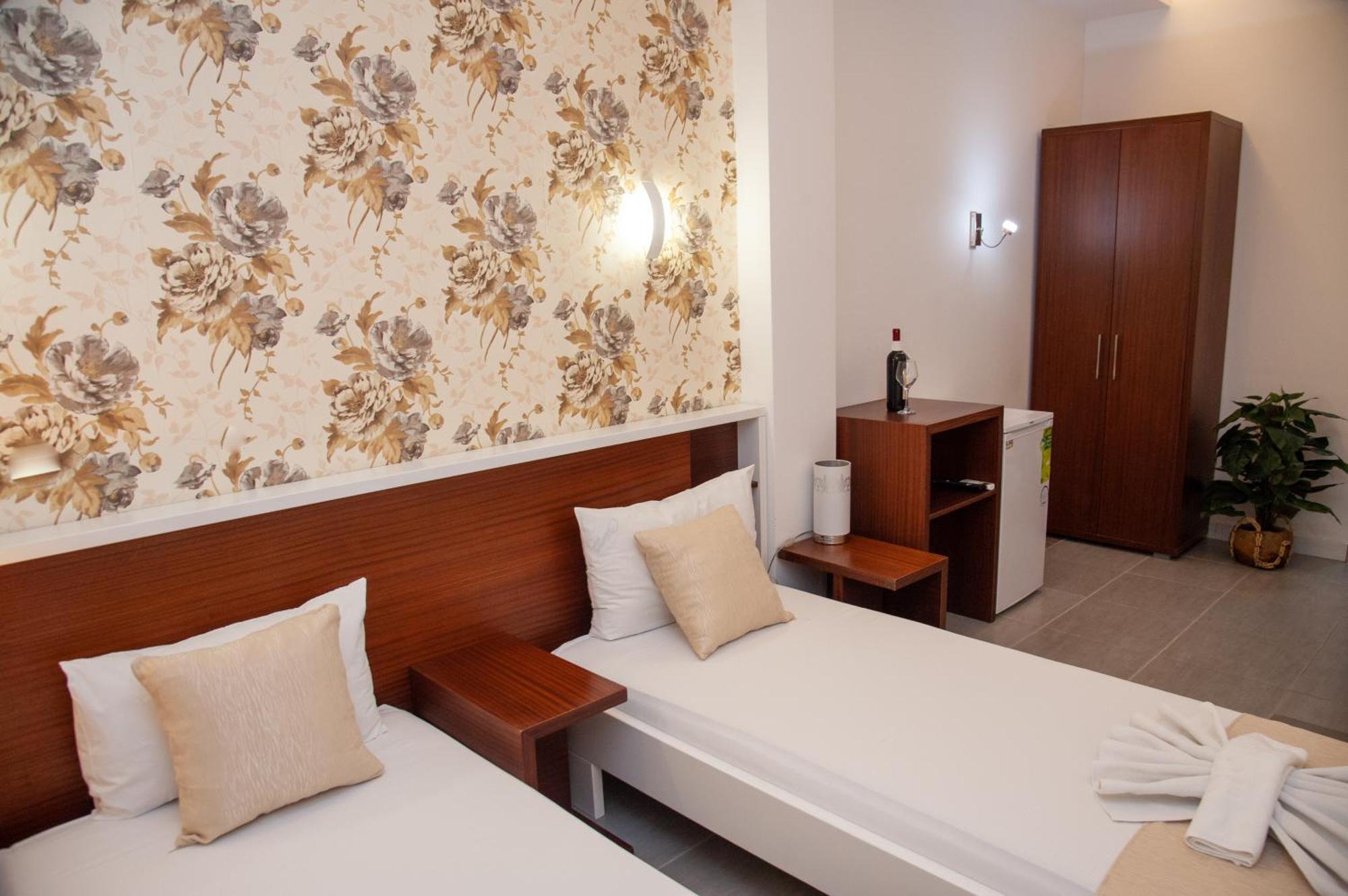 Hotel North City Titova Mitrovica Eksteriør billede