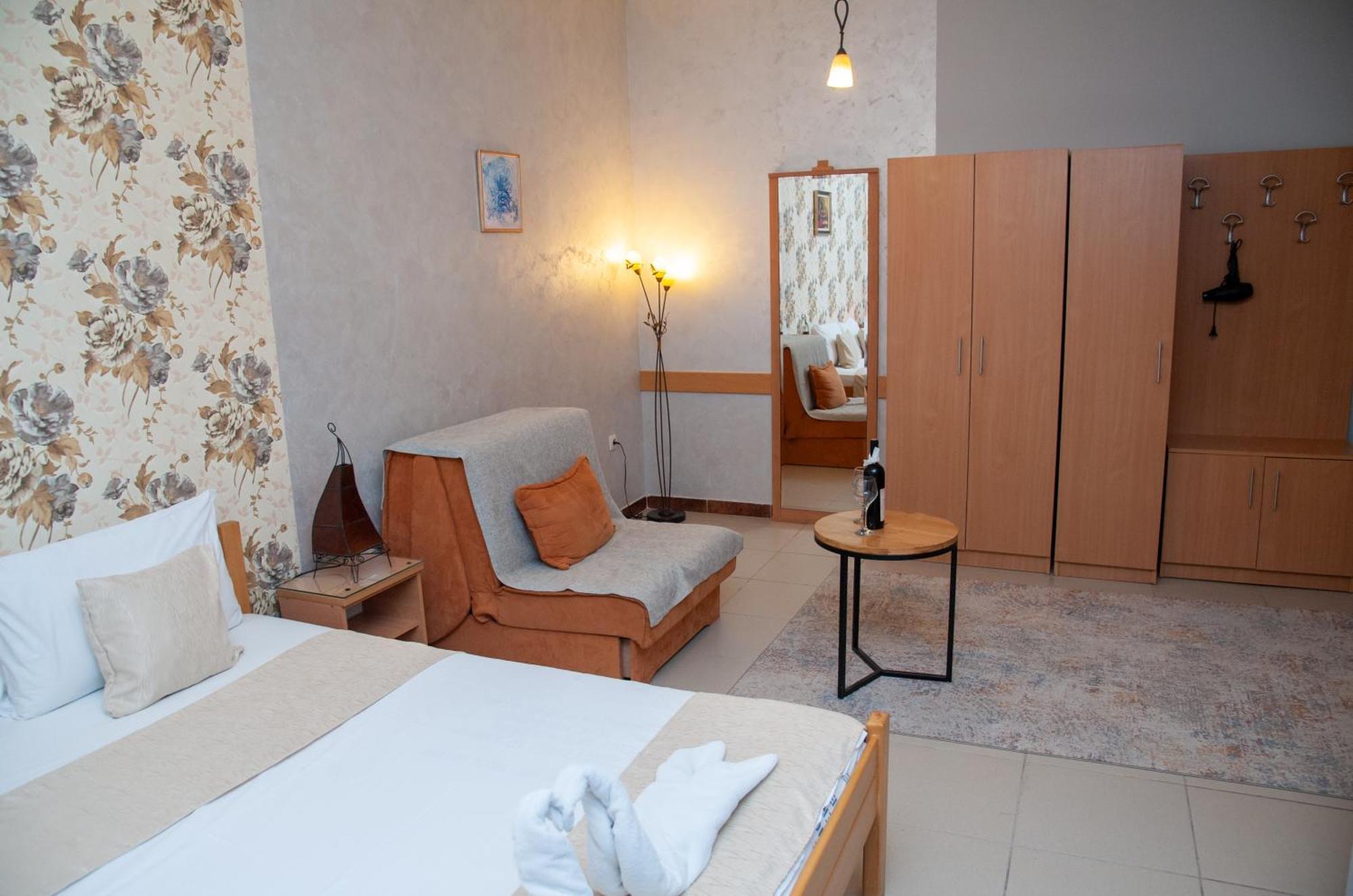 Hotel North City Titova Mitrovica Eksteriør billede