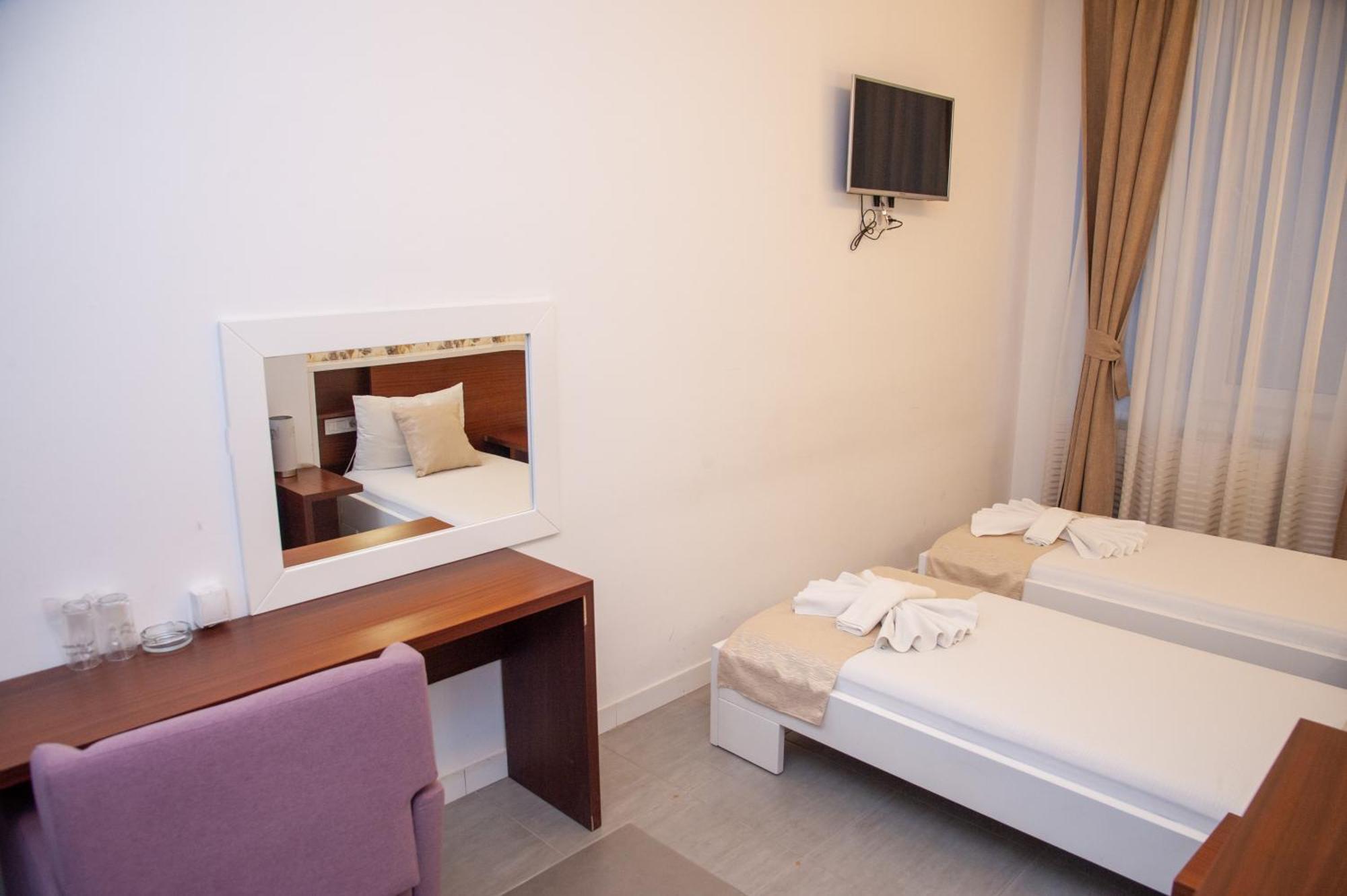 Hotel North City Titova Mitrovica Eksteriør billede