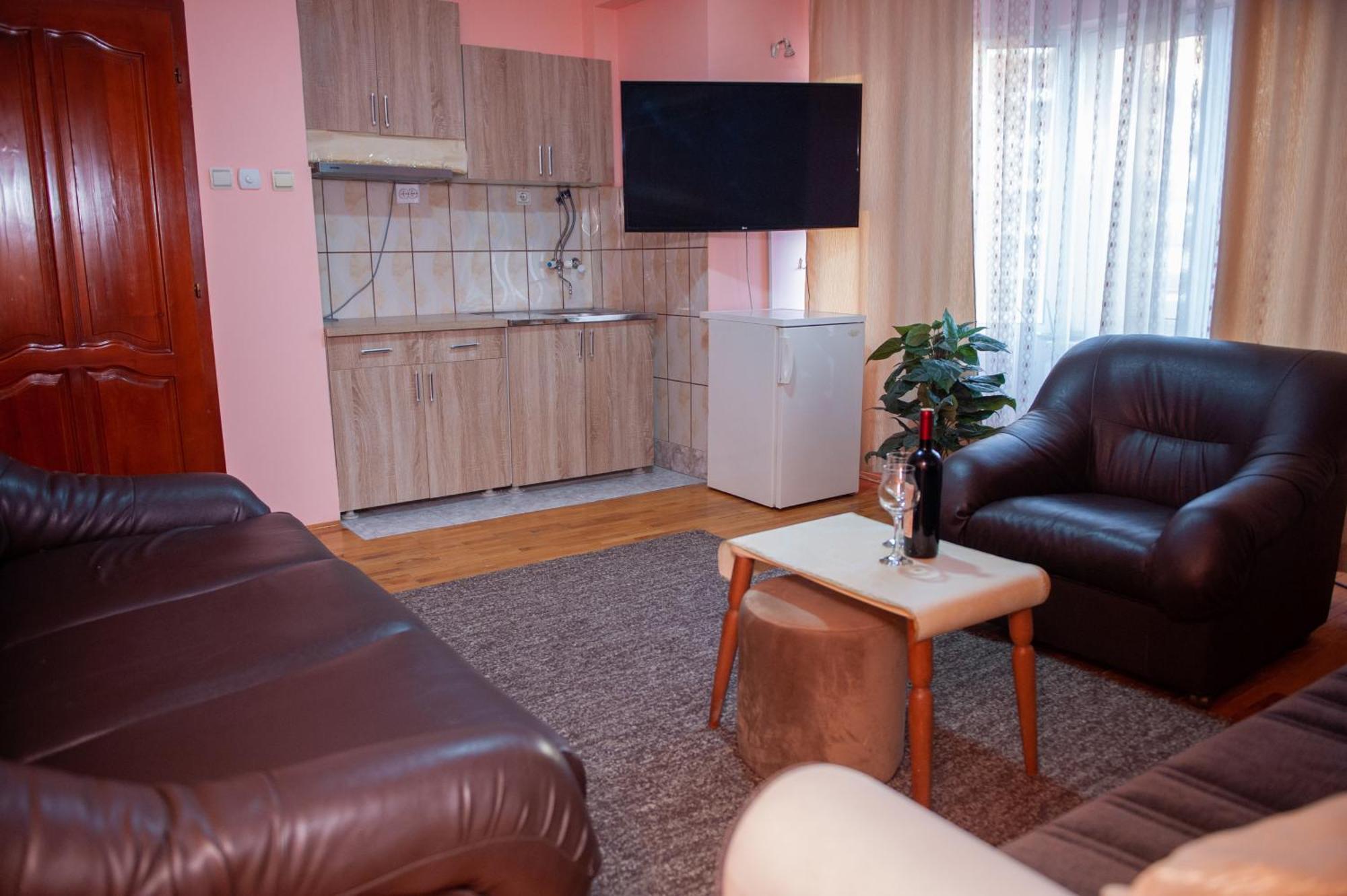 Hotel North City Titova Mitrovica Eksteriør billede