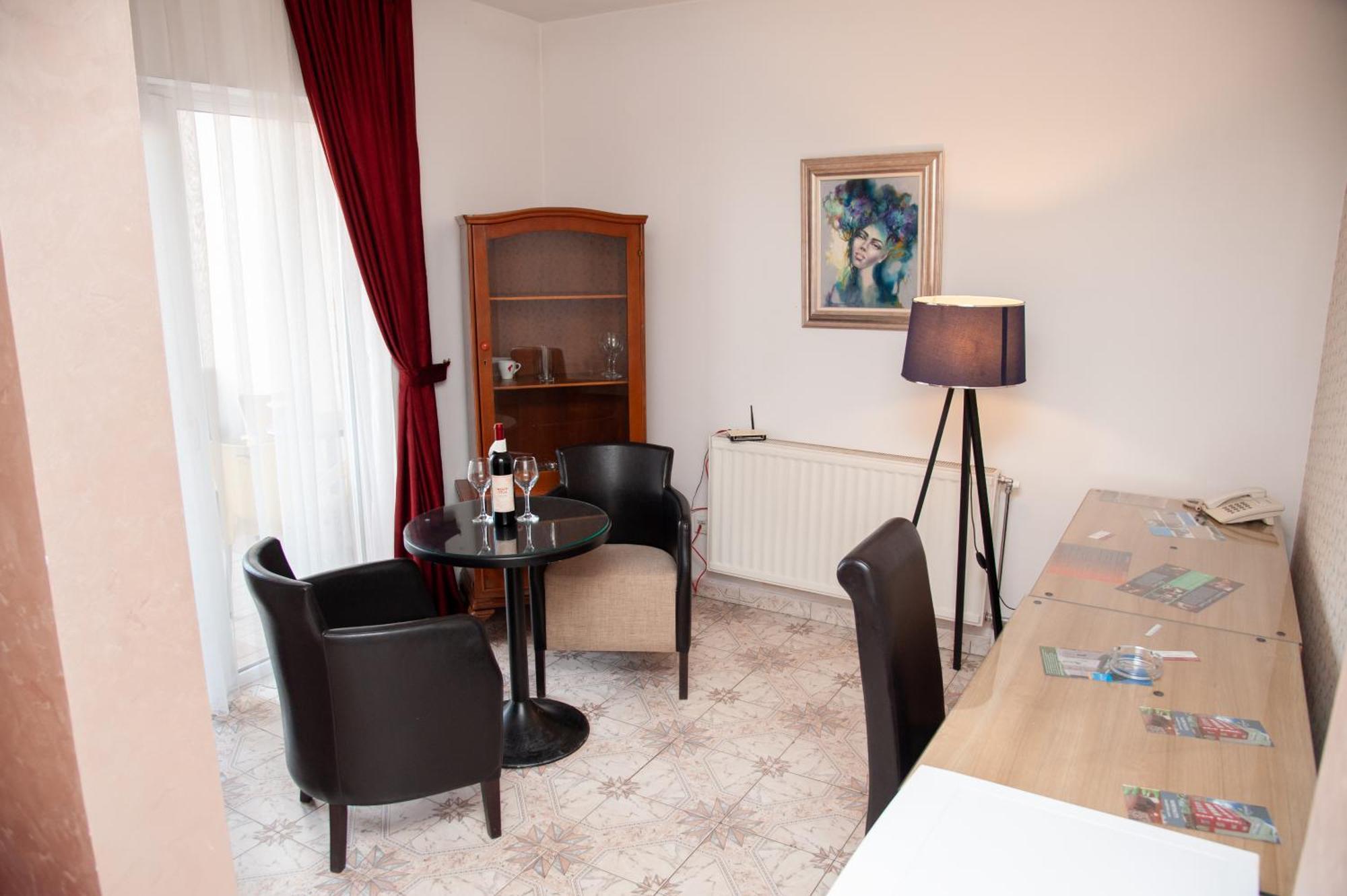Hotel North City Titova Mitrovica Eksteriør billede