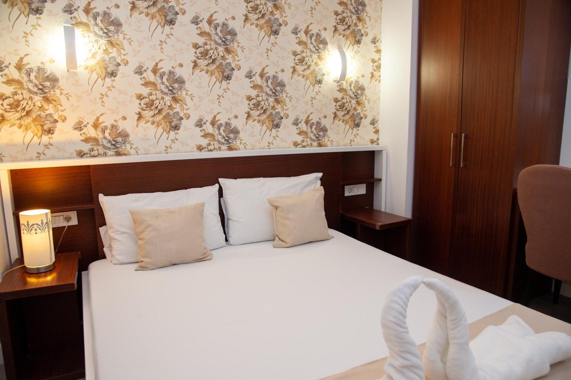 Hotel North City Titova Mitrovica Eksteriør billede