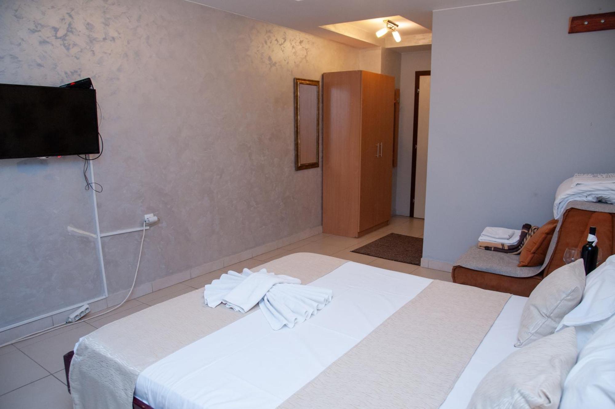 Hotel North City Titova Mitrovica Eksteriør billede
