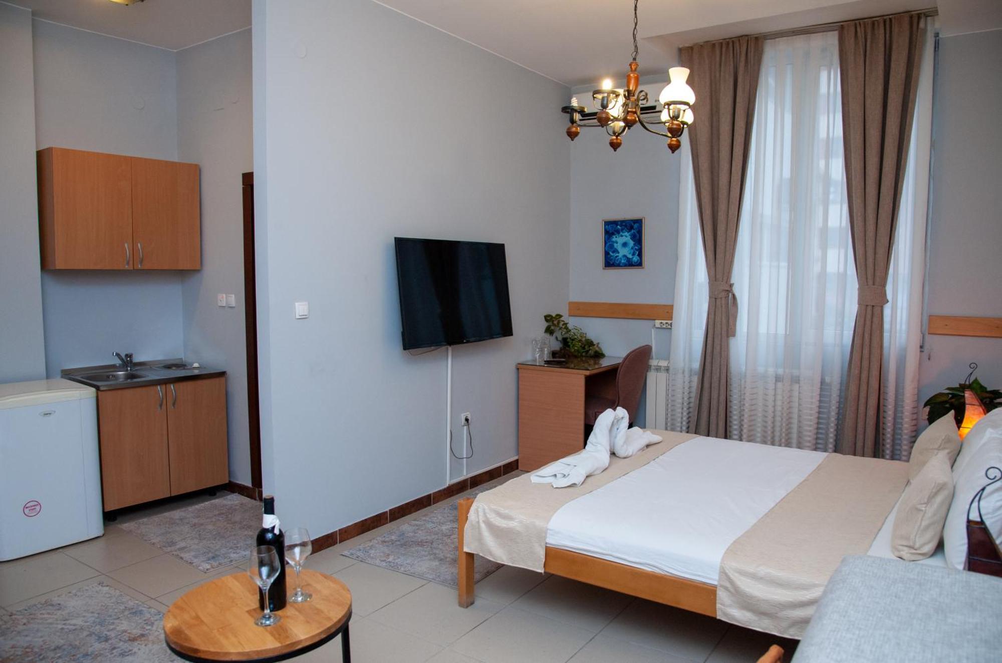 Hotel North City Titova Mitrovica Eksteriør billede