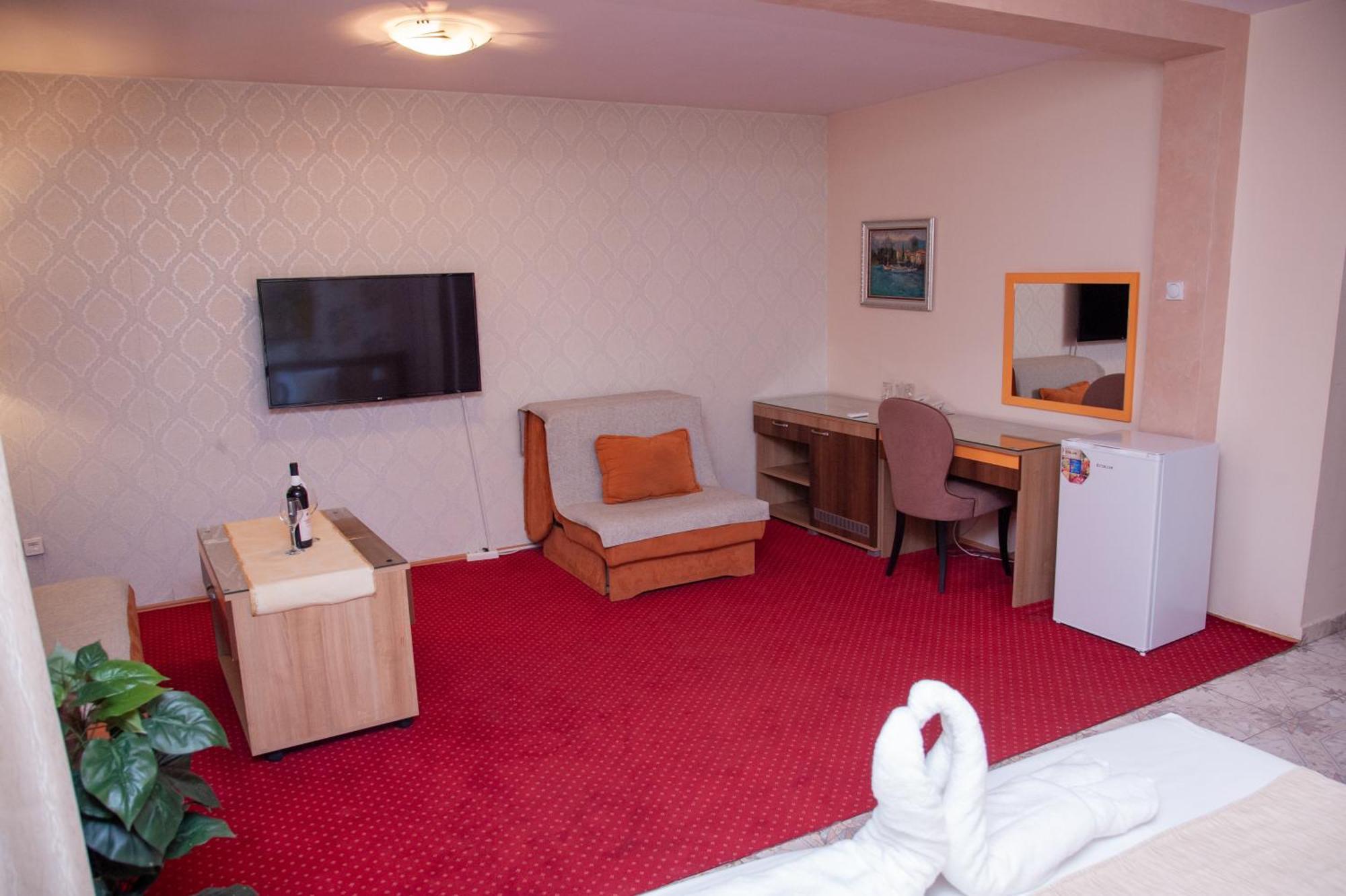 Hotel North City Titova Mitrovica Eksteriør billede