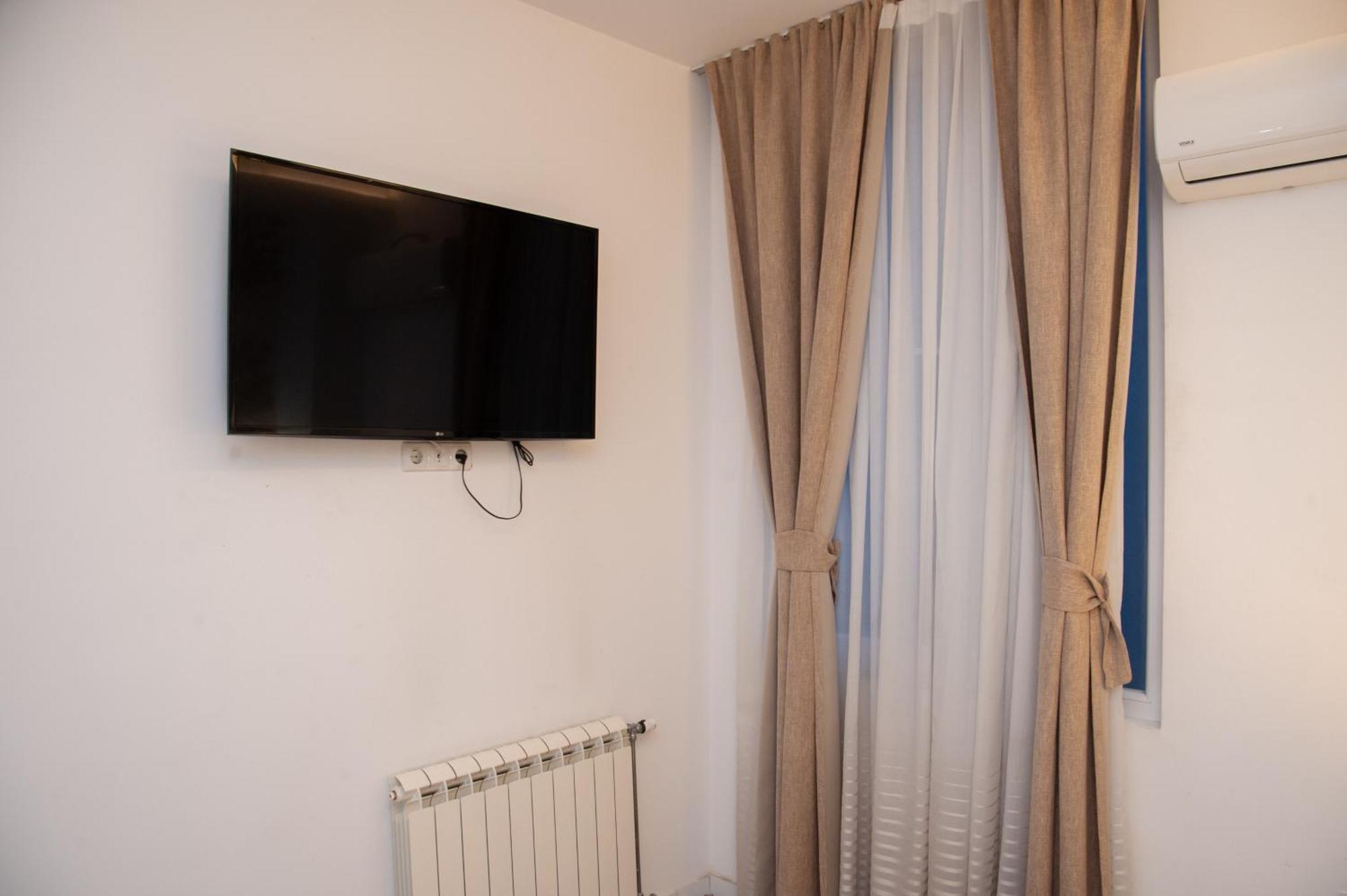 Hotel North City Titova Mitrovica Eksteriør billede