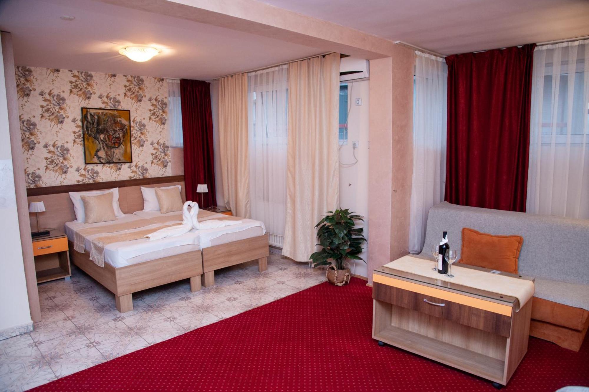 Hotel North City Titova Mitrovica Eksteriør billede