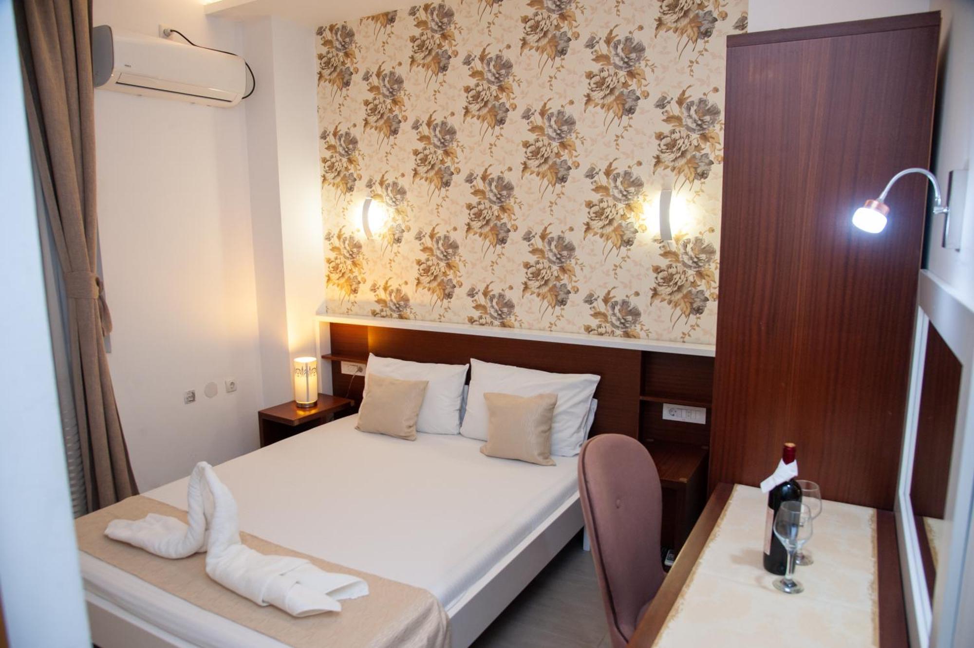 Hotel North City Titova Mitrovica Eksteriør billede