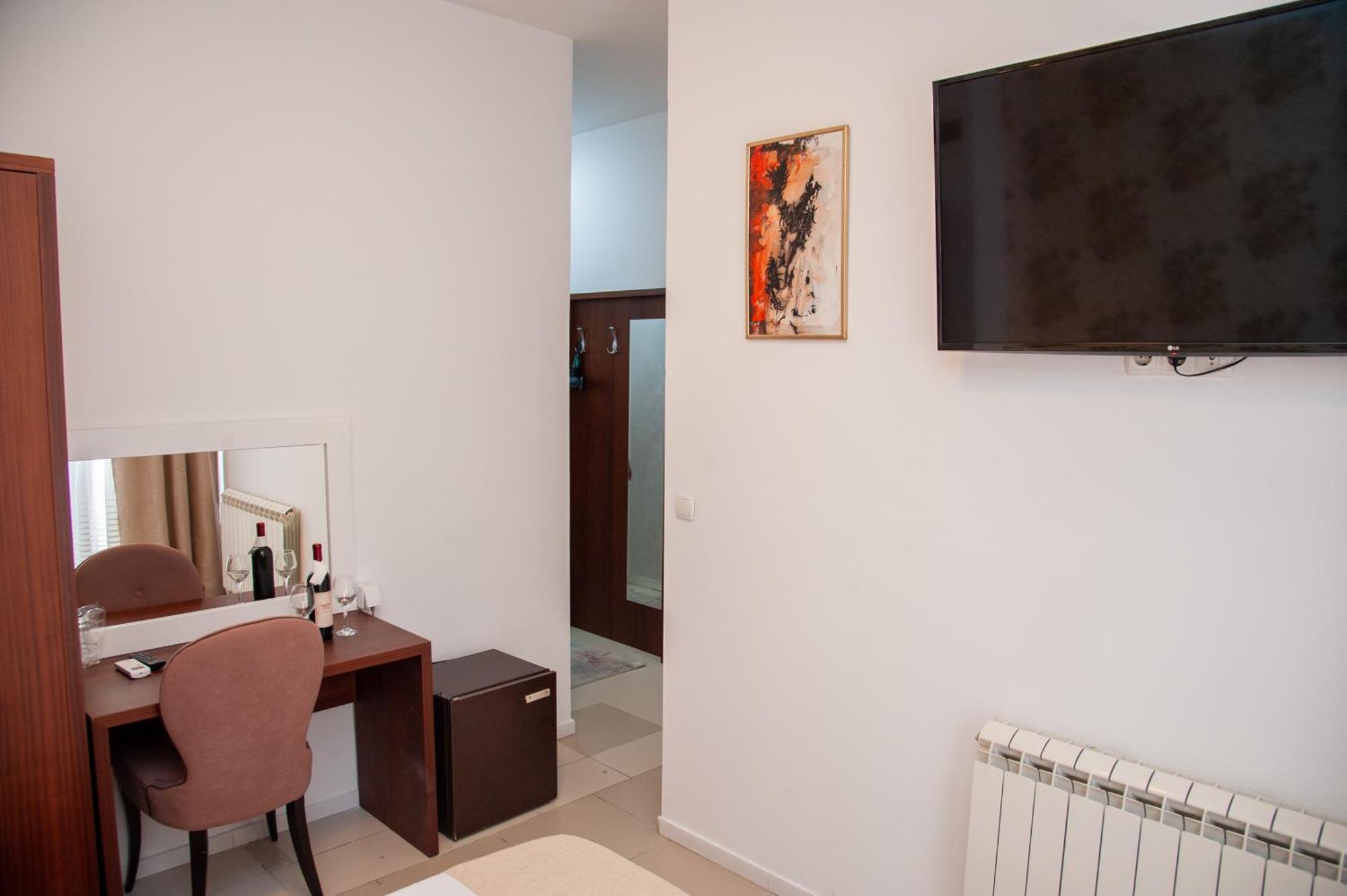 Hotel North City Titova Mitrovica Eksteriør billede